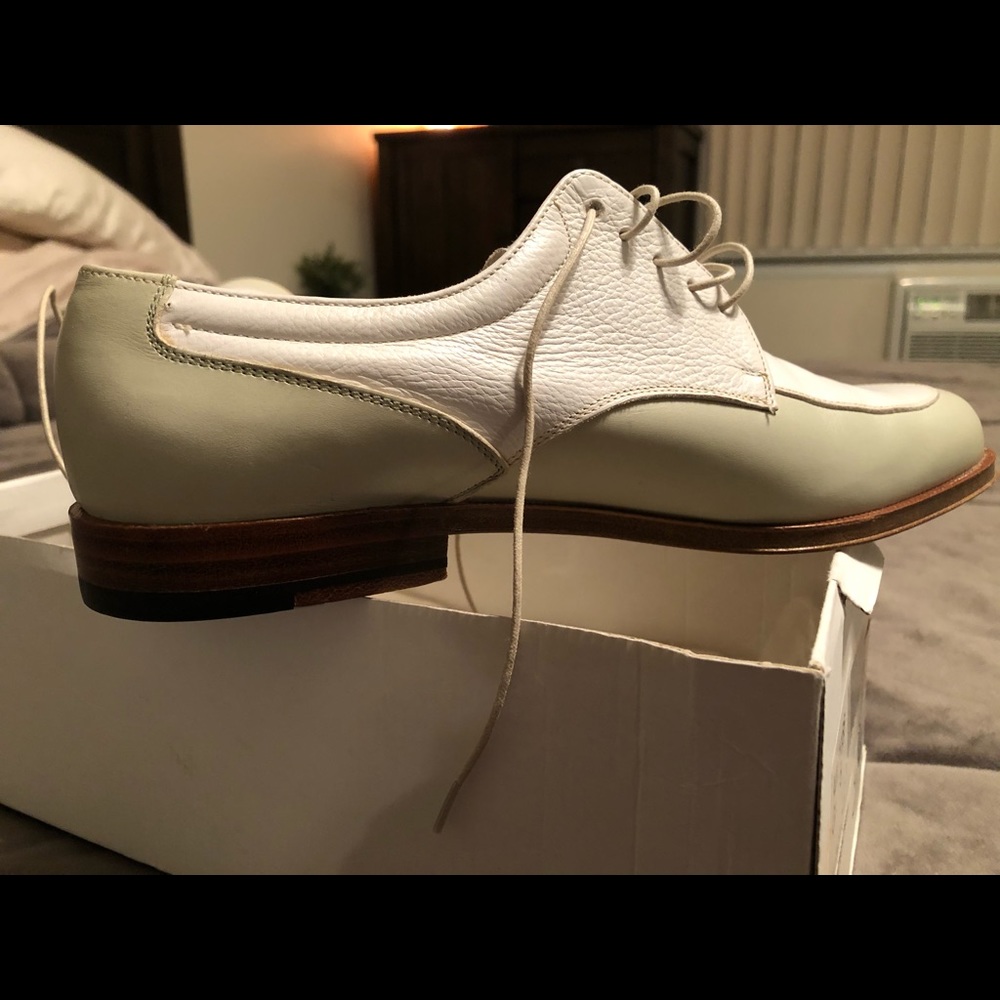 Women’s 6 Salvatore Ferragamo leather shoes